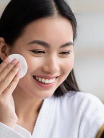 Adeus, pele irritada! Aprendi com o skincare das atrizes de k-dramas como a hidratação contínua da K-Beauty blinda o rosto do estresse urbano