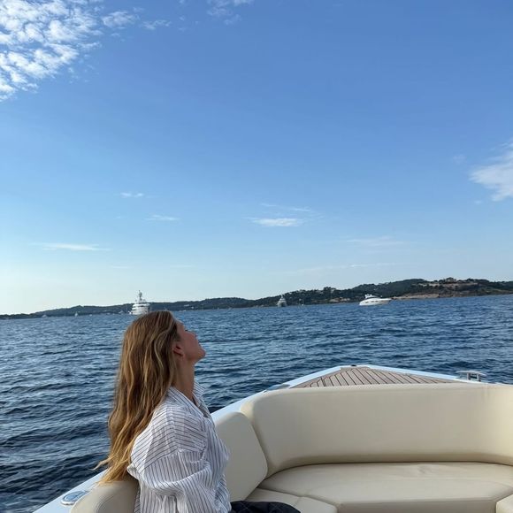 Gisele Bündchen mostrou intimidade para celebrar o verão, estação do ano vigente nos Estados Unidos