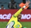 Neymar foi alvo de duras críticas da imprensa internacional após sofrer segunda lesão no Santos em menos de 50 dias - em 2023, jogador já havia sofrido lesão no joelho