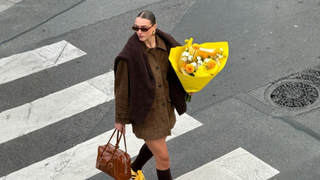 Os novos tênis Converse na cor 'amarelo canarinho' são confortáveis e estilosos, perfeitos para rejuvenescer os looks além da Copa do Mundo