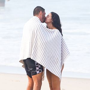 Cauã Reymond e Luana Mandarino foram flagrados aos beijos, confirmando os rumores de affair