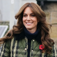 O acessório de cabelo que Kate Middleton usa e que funciona aos 20 e 50 anos neste Natal