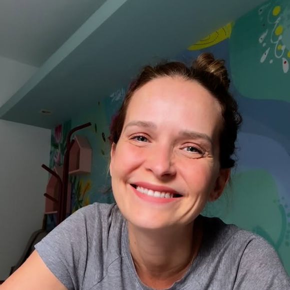 Fernanda Rodrigues: ‘Reparei que essa minha manchinha voltou. Falei com a minha dermatologista, e está lá o meu carcinoma de novo’