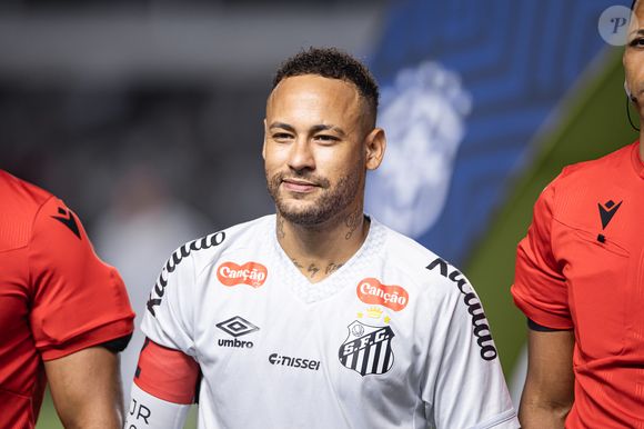 Neymar abriu a ação após ser chamado de ‘mau-caráter’, ‘estrupício’ e outros adjetivos pouco elogiosos