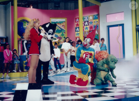 Angélica apresentou programas no SBT entre 1993 e 1996 após saída da Manchete e antes de contratação pela Globo