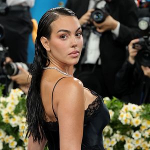 Georgina Rodríguez se tornou modelo e influenciadora digital, conquistando a própria fortuna multimilonária