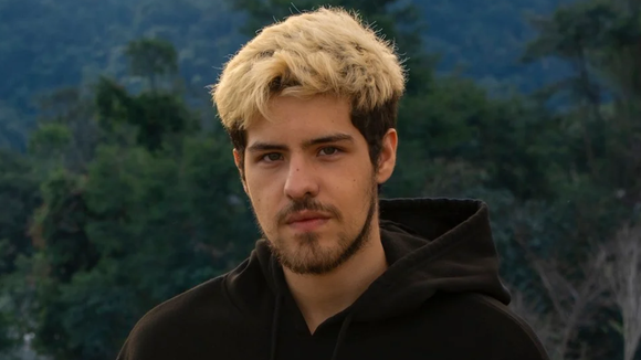 Quem é Paulo Mendes? Raul em 'Três Graças' já dublou série teen famosa e brilhou em musical inspirado em 'Glee'