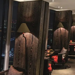 O pedido de Richarlison aconteceu em um dos hotéis mais impressionantes de Londres: o Shangri-La The Shard tem piscina no 52º andar e suítes de até 232 m²