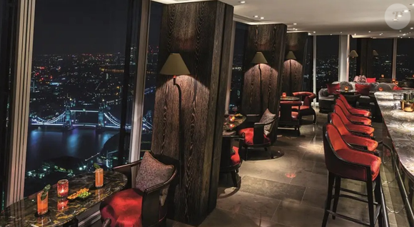 O pedido de Richarlison aconteceu em um dos hotéis mais impressionantes de Londres: o Shangri-La The Shard tem piscina no 52º andar e suítes de até 232 m²