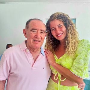 Nas redes sociais, a ex-atriz mirim Debby Lagranha publicou uma bela homenagem ao eterno Didi. Para ela, ele é como se fosse uma espécie de pai.