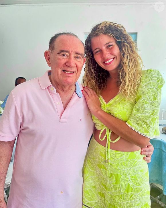 Nas redes sociais, a ex-atriz mirim Debby Lagranha publicou uma bela homenagem ao eterno Didi. Para ela, ele é como se fosse uma espécie de pai.