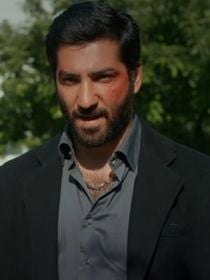 Cengiz vai morrer? Vilão é surpreendido e fica na mira de revólver, resumo do capítulo de segunda-feira (16/02) da novela 'Mãe'