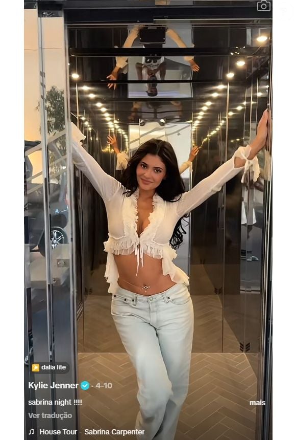 Um dos destaques da mansão de Kylie Jenner, localizada próximo ao festival Coachella, é o elevador privativo novinho em folha construído na propriedade