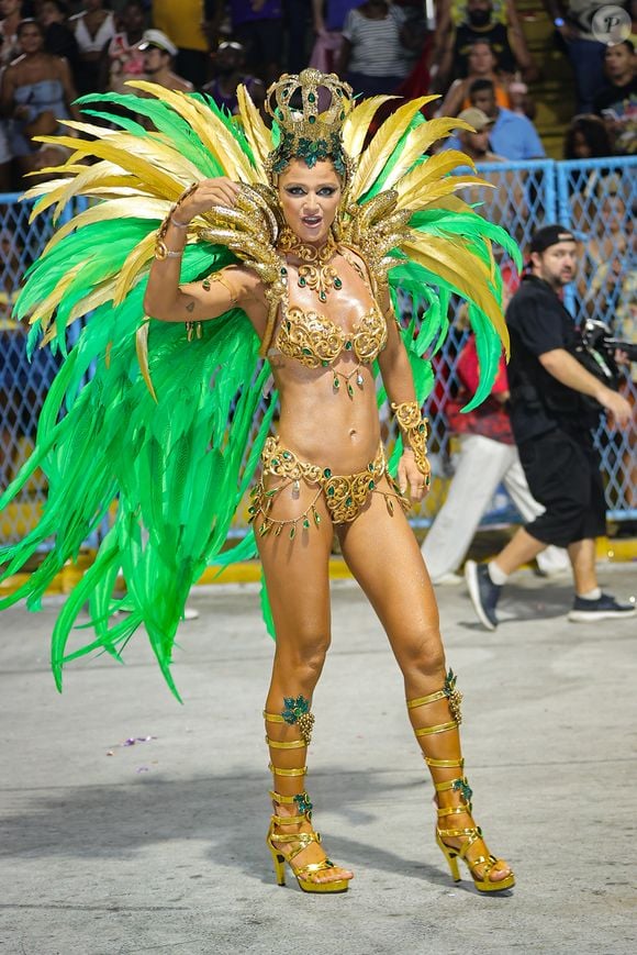 Cintia Dicker foi mais uma das musas famosas do Salgueiro