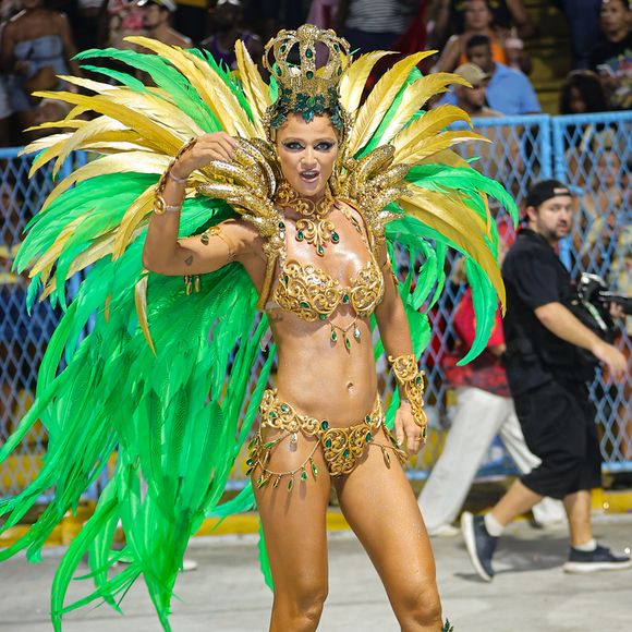 Cintia Dicker foi mais uma das musas famosas do Salgueiro