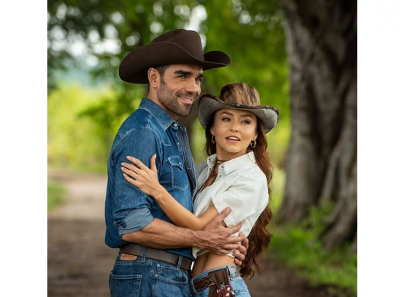 Além da carreira artística, Angelique também investe no lado empresarial. A atriz é cofundadora de uma linha voltada para nutrição feminina, mostrando que sua atuação vai muito além das novelas.