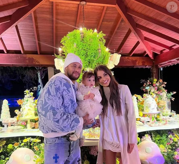 Helena é fruto de um breve affair com a modelo Amanda Kimberlly, que aconteceu durante uma das crises de Neymar e Bruna Biancardi