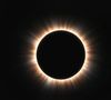 Este eclipse lunar total vai deixar a Lua cheia em tonalidade avermelhada (ou alaranjada).
