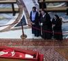 O velório do Papa Francisco está ocorrendo na Basílica de São Pedro e se estenderá até sexta-feira, 25 de abril. O funeral será realizado no sábado, 26 de abril