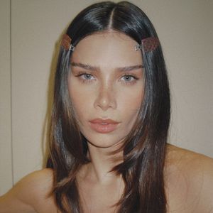 Atualmente com 28 anos, Flavia Pavanelli contou que enxerga a beleza de uma nova forma, mais natural e consciente