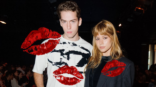 Casalzão na passarela! Pietro Antonelli, filho de Giovanna e Murilo Benício, ganha beijo especial de Clarissa Müller na SPFW 2025