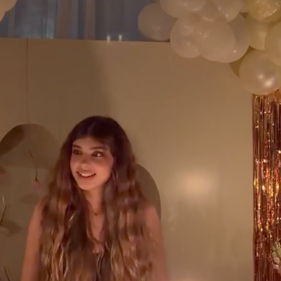 Sofia comemorou ao lado de familiares e amigas com um bolinho simples, sem muito luxo
