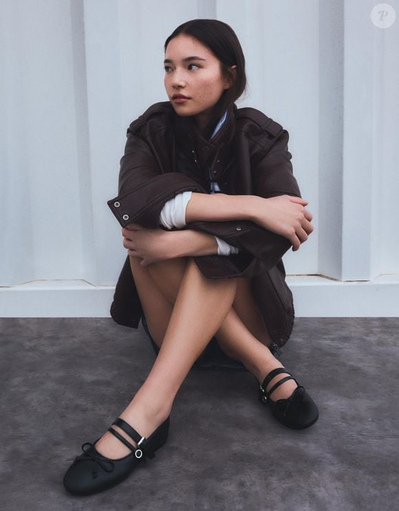 A chegada do inverno pode ser a oportunidade perfeita para apostar na tendência. A sapatilha da Bershka combina facilmente com saia xadrez, meia-calça e jaquetas de tweed