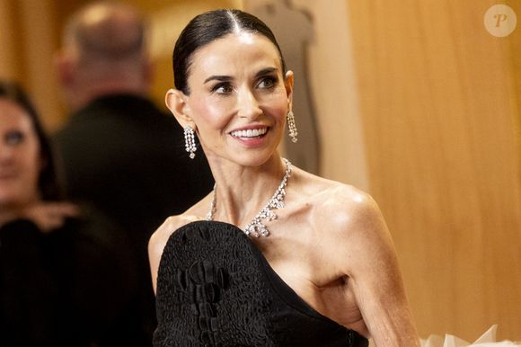 A nova aparição de Demi Moore no Actor Awards 2026, premiação conhecida no passado como SAG Awards, colocou a atriz novamente no centro dos holofotes