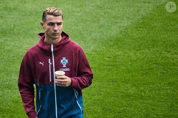 O atacante Cristiano Ronaldo abandonou a concentração da Seleção de Portugal e prometeu revelar os motivos de sua decisão no futuro