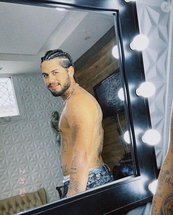 Já viram Zé Felipe de trança? É raro, mas achamos esse clique em suas redes sociais!