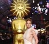 Atriz Marina Ruy Barbosa prestigiou a abertura do Festival de Cinema de Gramado com um vestido off-white cheio de texturas e volumes