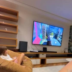 Maria Alice chamou atenção nas redes sociais ao aparecer concentrada jogando videogame. O momento compartilhado por Virgínia Fonseca rendeu uma reação divertida da influenciadora sobre a filha mais velha do ex-casal