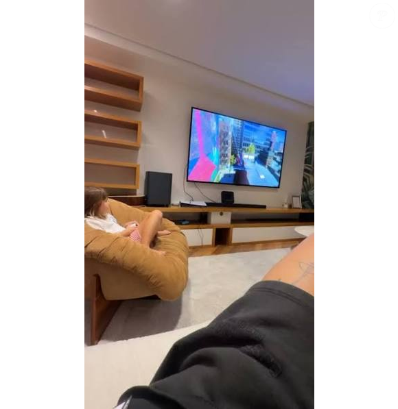 Maria Alice chamou atenção nas redes sociais ao aparecer concentrada jogando videogame. O momento compartilhado por Virgínia Fonseca rendeu uma reação divertida da influenciadora sobre a filha mais velha do ex-casal