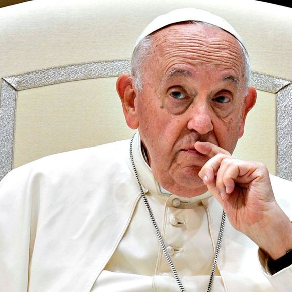 "Seu olhar deve estar fixo em Jesus, e não nas telenovelas", declarou o papa em missa pública