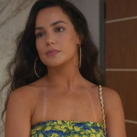 Nanda Marques, a Rebeca de 'Beleza Fatal', revelou a dificuldade para fazer cenas quentes em trama da Max. 'Eu ensaiei um pouco, eles foram me soltando para fazer a dança...'