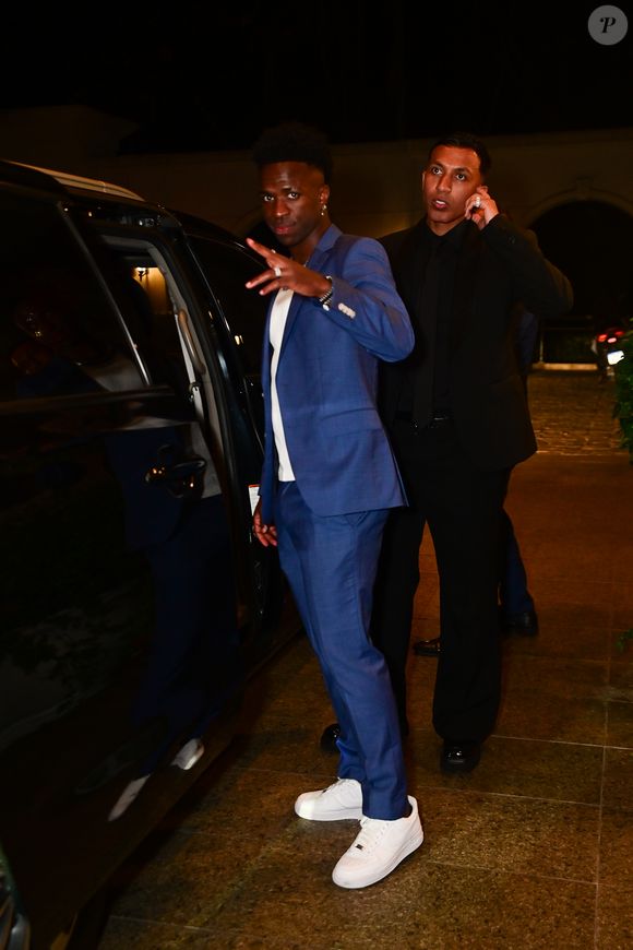 Vini Jr. foi um dos padrinhos do casamento de Eder Militão e Tainá Castro