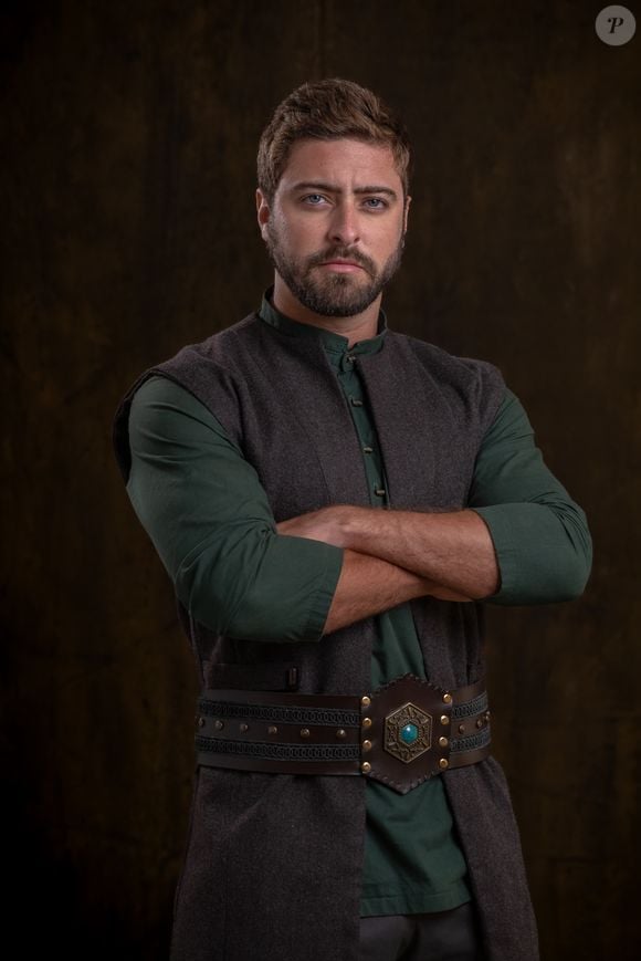 Ator Eike Duarte aparece em lista de cotados para 'A Fazenda 18'. O artista é conhecido por novelas e séries da TV Globo