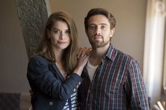 Lívia (Alinne Moraes) e Felipe (Rafael Cardoso) têm final feliz em 'Além do Tempo'