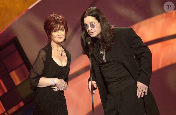Nos últimos anos, Ozzy Osbourne passou a fazer raras aparições sem óculos escuros
