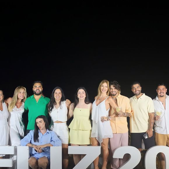 Vários internautas tiveram a mesma opinião acerca do vestido branco ousado de Poliana Rocha para o Réveillon 2025.