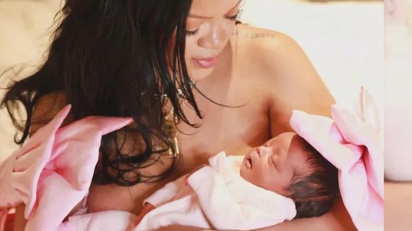 A maioria só reparou na fofura da pequena Rocki, 3ª filha de Rihanna, mas o preço do relógio de luxo que ela usou na foto vai te fazer perder o fôlego