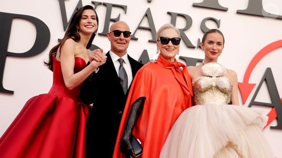 O enredo de 'O Diabo Veste Prada 2' explora as transformações da mídia impressa e o impacto do digital no universo da moda e do jornalismo