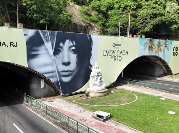 Painel com nome de Lady Gaga é retirado de túnel no Rio e alimenta rumores sobre possível cancelamento do show
