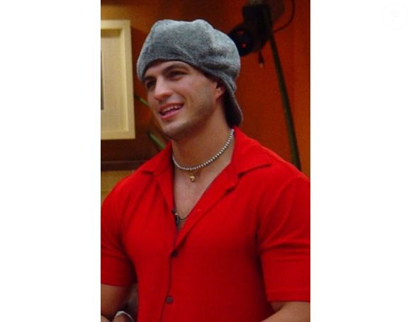 Kleber Bambam desfilou na Sapucaí ainda confinado no 'BBB 1'