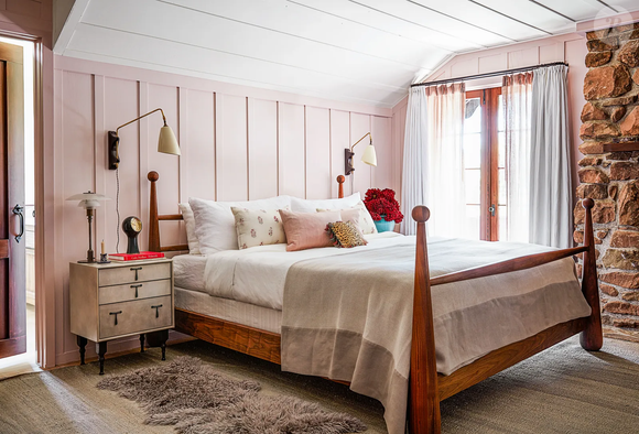 Segundo a revista, o grande diferencial da casa está na sua atmosfera, capaz de ser ao mesmo tempo acolhedora e ideal para receber convidados