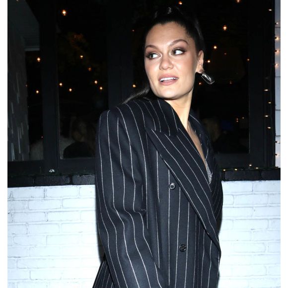 "Estou enfatizando o termo 'estágio inicial'. Câncer é uma droga, de qualquer forma, mas estou me segurando no termo 'estágio inicial'", disse Jessie J aos seus seguidores.