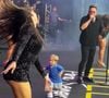 José Leonardo se divertiu no palco do show do avô Leonardo