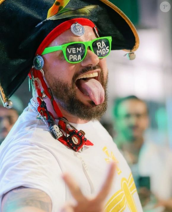 "Perrengue do c@ralh#": Leandro Vieira reclama de saída caótica da Sapucaí