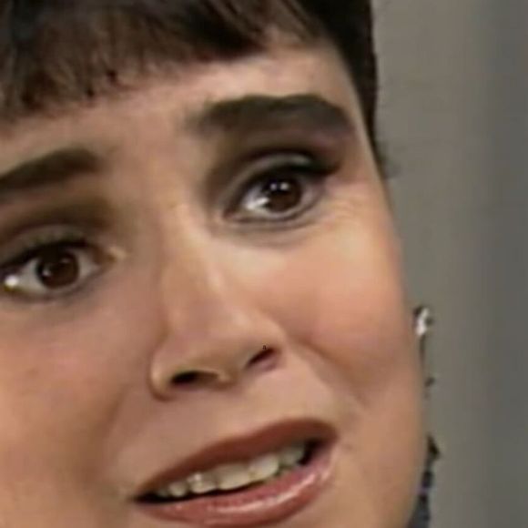 Durante décadas, Regina Duarte construiu a imagem da mulher íntegra, romântica e resiliente. Suas personagens costumam enfrentar injustiças, decepções e grandes dramas pessoais, mas raramente perdem a dignidade.