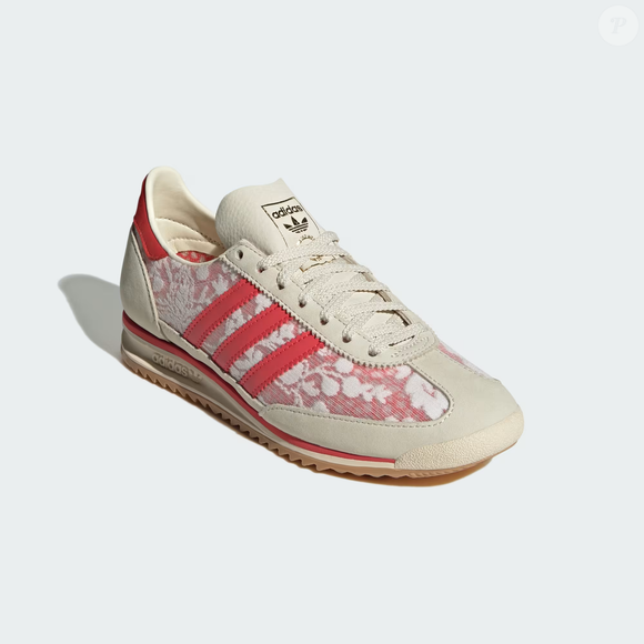 O novo tênis da Adidas aposta em materiais como algodão, elastano e borracha para entregar um modelo que combina conforto, estilo retrô e acabamento diferenciado